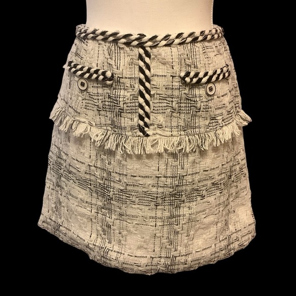 LUNA Dresses & Skirts - LUNA BLACK & WHITE WITH GOLD METALLIC FIBRES / PLAID/ TWEED MINI SKIRT/ Size M